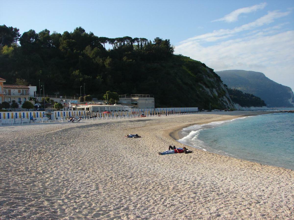 La Casina Delle Fate Hotel Numana Buitenkant foto